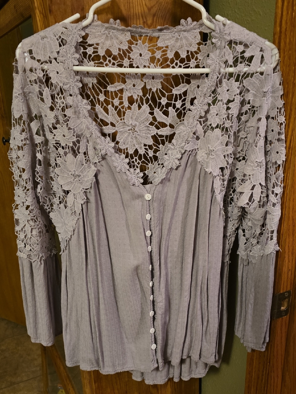 Lace-Detail Button-Front Women's Top in Light Lavender Gray Large